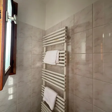 Villa Le Grand Du Lac, 15p, Proche Lac, Jacuzzi Duingt